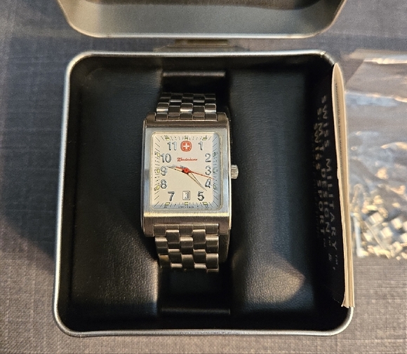 Wenger Swiss Made SWISS ARMY WATCH featuring BUDWEISER, Men's - Picture 2 of 13